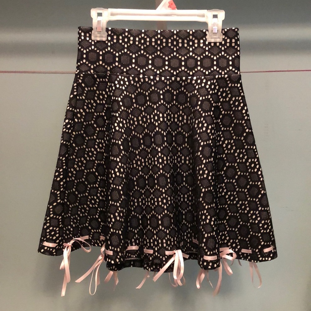 Kirra skirt size small with bow ribbon added to the trim